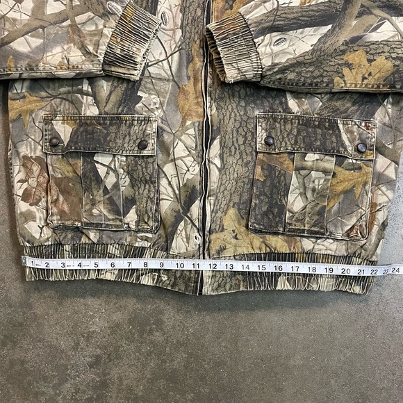 Outfitters Ridge Realtree Hardwoods Camo Hooded Jacket - Picture 7 of 10